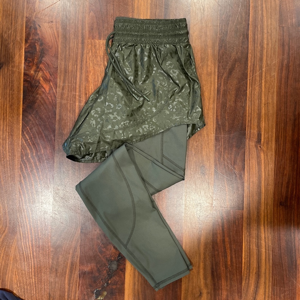 NWOT Athleta 2 in 1 Rainier Leggings MT